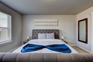 4 bedrooms, iron/ironing board, travel cot, free WiFi - Star Family Home | King Bed | 5 TVs | Walkable to Downtown and Albertsons (Star)