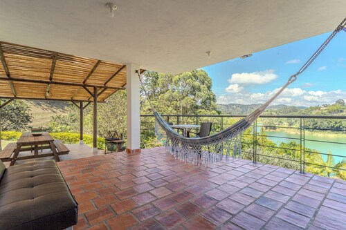 Beautiful Villa Guatape-Peñol with nice lake views  