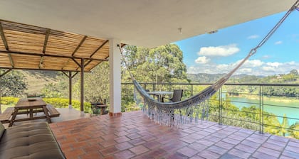 Beautiful Villa Guatape-Peñol with nice lake views