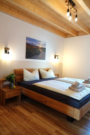 2 عدّة غرف نوم وسرير سفر وواي فاي مجانًا وملاءات أسرّة