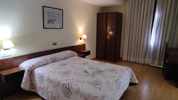 Bureau, espace de travail pour ordinateur portable, Wi-Fi gratuit