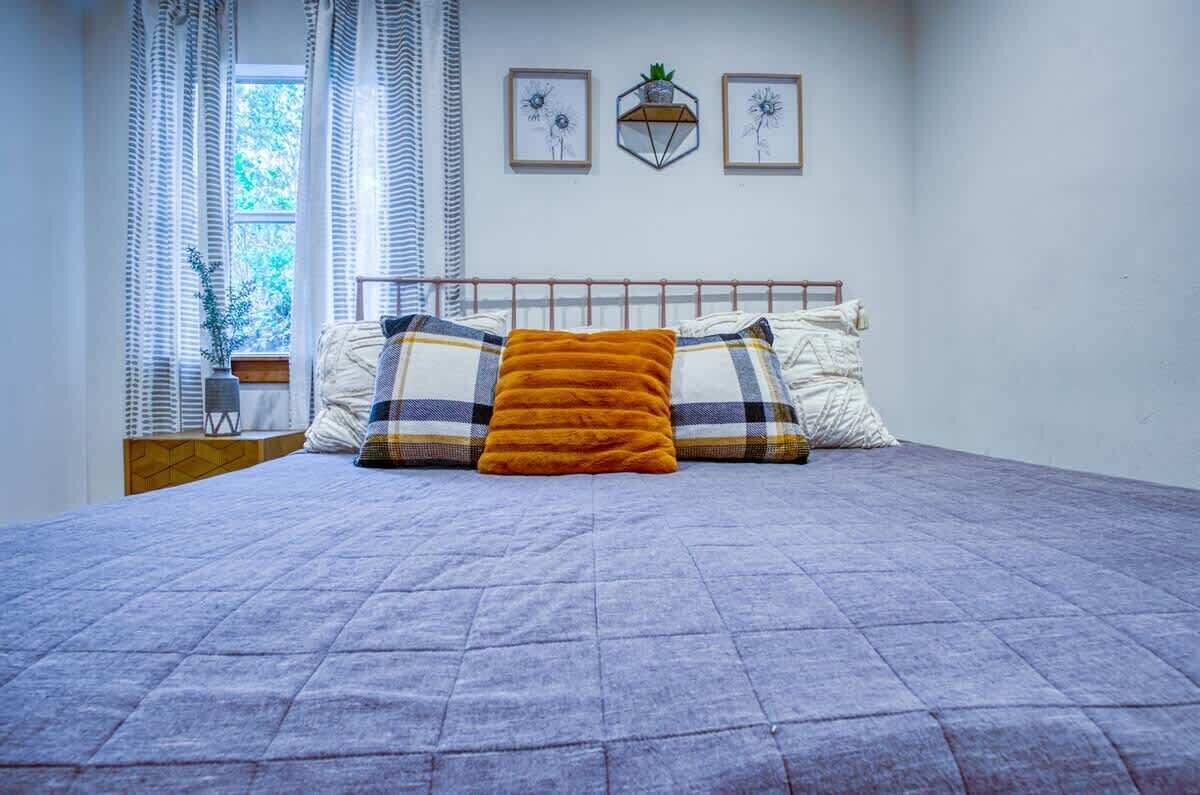 2 chambres, fer et planche à repasser, Wi-Fi, draps fournis