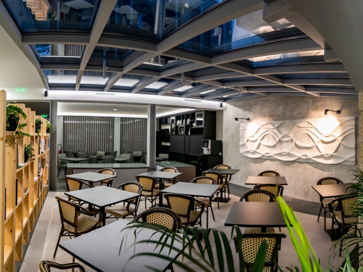 Café da manhã com buffet grátis todos os dias