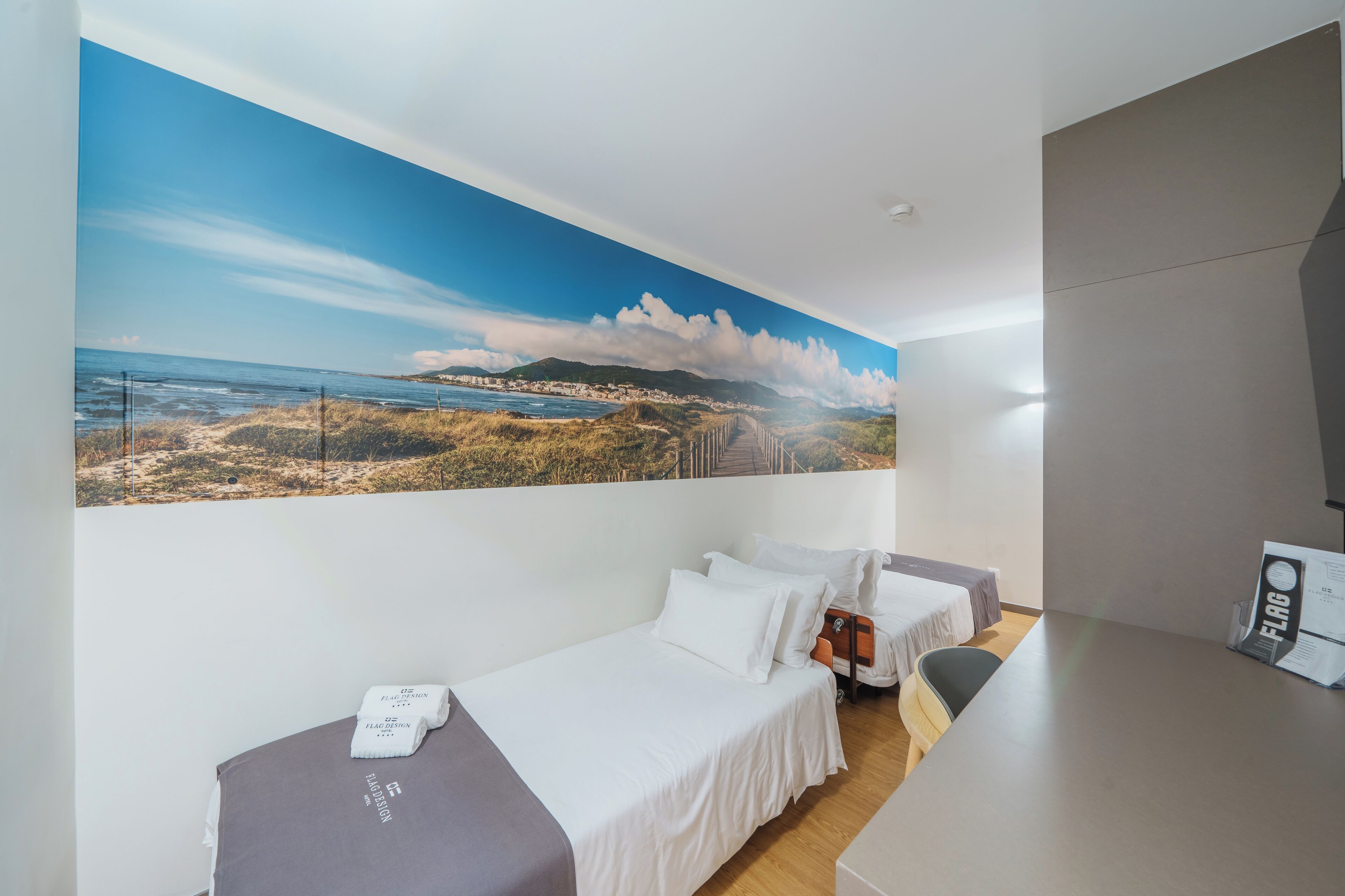 family room | 1 bedroom, desk, laptop workspace, free wifi