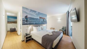 Familienzimmer | Schreibtisch, laptopgeeigneter Arbeitsplatz, kostenloses WLAN