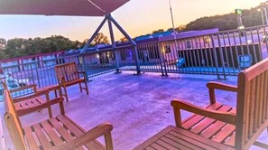 Terrace/patio - Marifah Inn (Salina)