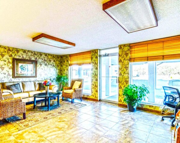 Living area - Marifah Inn (Salina)