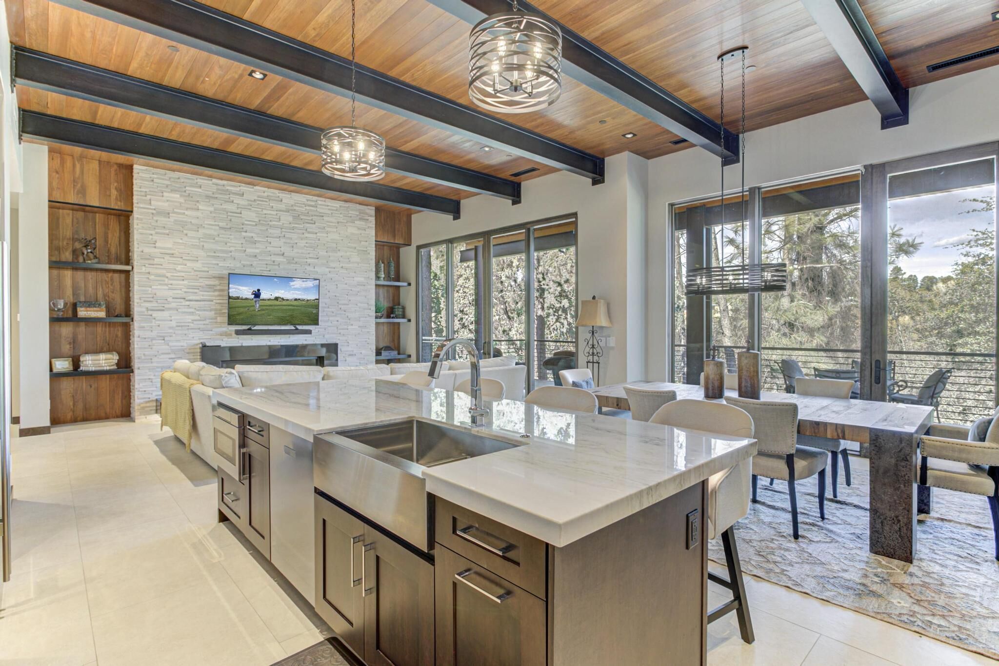 R006B Villa 606 S. Valhalla