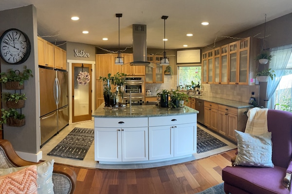 KĂŒhlschrank, Mikrowelle, Ofen, Herdplatte