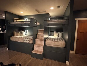 7 Schlafzimmer, Bügeleisen/Bügelbrett, Reisekinderbett, kostenloses WLAN