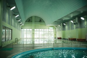 Een binnenzwembad
