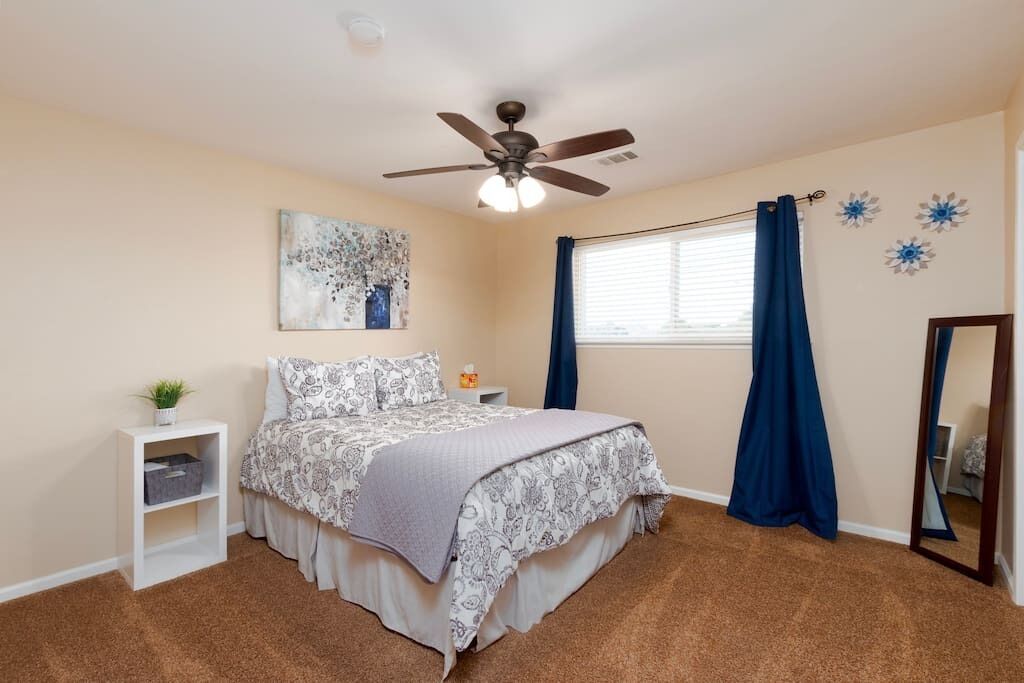 3 habitaciones, tabla de planchar con plancha, wifi y ropa de cama 