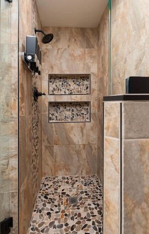 Combined shower/tub - 3BR Home | Fenced Yard w/ BBQ & Firepit, Pets OK! (Atascadero)