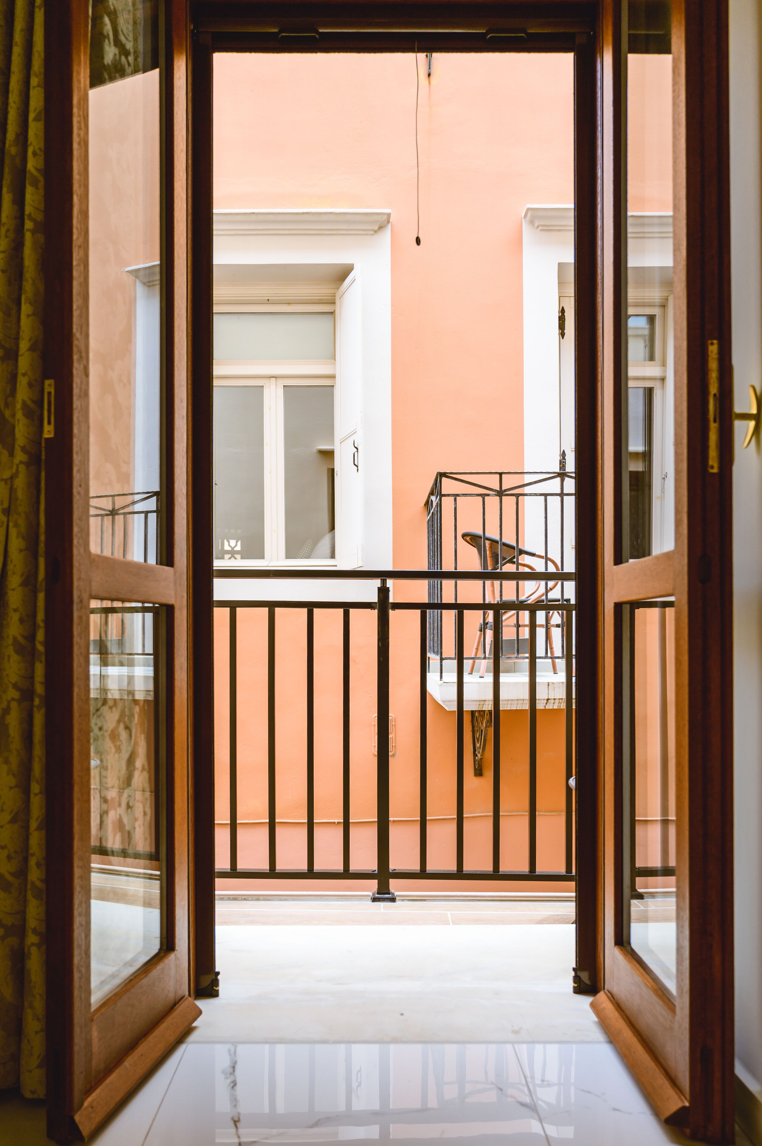 Apartemen Deluks | Seprai antialergi, brankas, dan didekorasi berbeda-beda