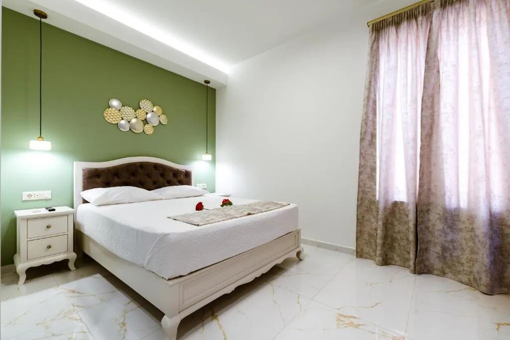 Habitación triple Confort | Ropa de cama hipoalergénica y caja de seguridad en la habitación 
