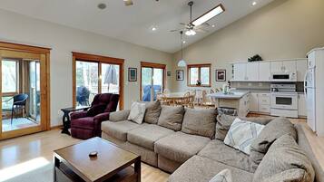 House (5 Bedrooms) | Property amenity