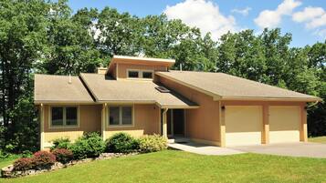 House (5 Bedrooms) | Exterior