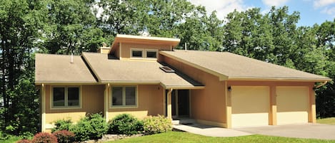 House (5 Bedrooms) | Exterior