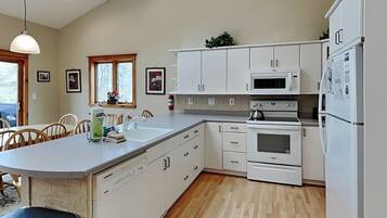 House (5 Bedrooms) | Property amenity