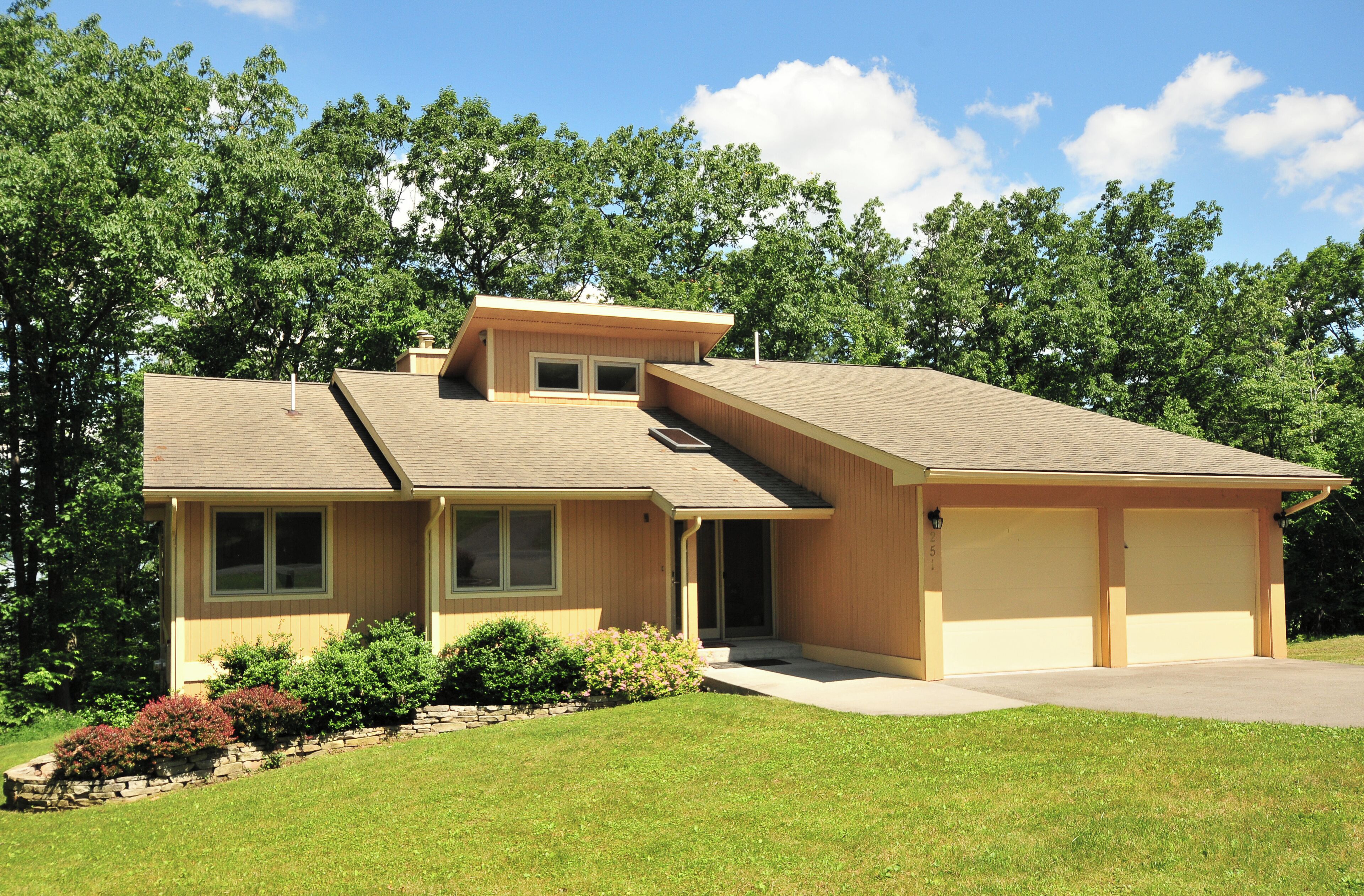 House (5 Bedrooms) | Front of property