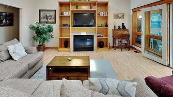 House (5 Bedrooms) | Property amenity