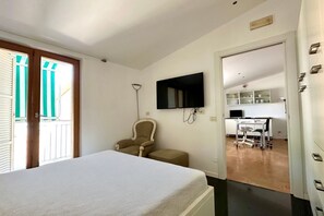 1 bedroom, bed sheets