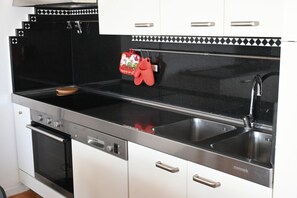 Refrigerador, horno y lavavajillas 