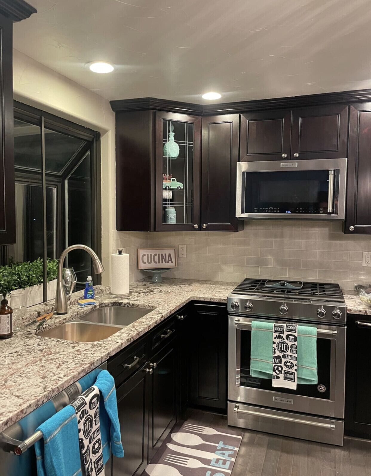 Modern 5 bedroom Home w/ stunning Mountain Views