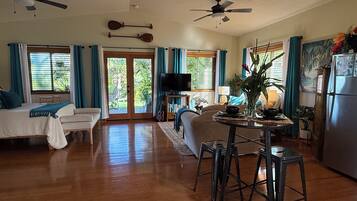 智能電視、書籍、音響