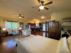 1 bedroom, desk, iron/ironing board, free WiFi - Private guest house on gorgeous tropical 3 acre estate perfect central location. (Keaau)