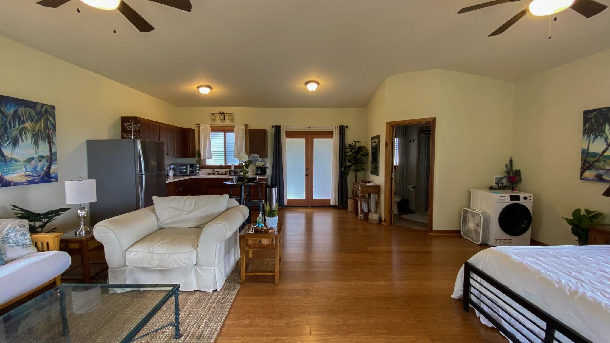 Guest House on gorgeous tropical private 3 acre estate perfect central location.