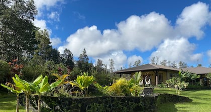 Private guest house on gorgeous tropical 3 acre estate perfect central location.