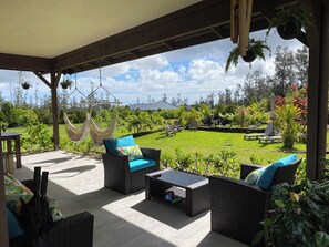 Outdoor dining - Private guest house on gorgeous tropical 3 acre estate perfect central location. (Keaau)