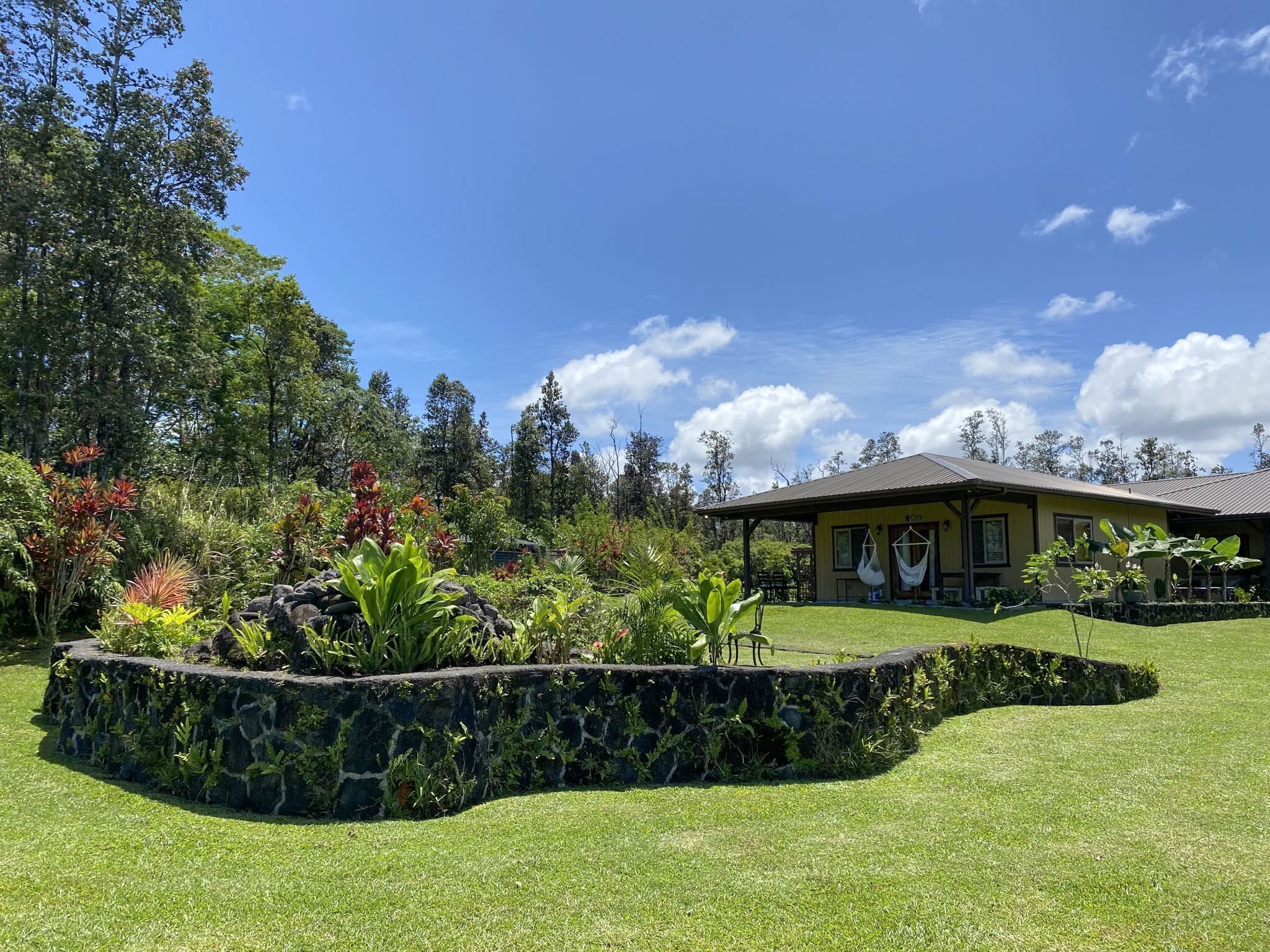 Guest House on gorgeous tropical private 3 acre estate perfect central location.