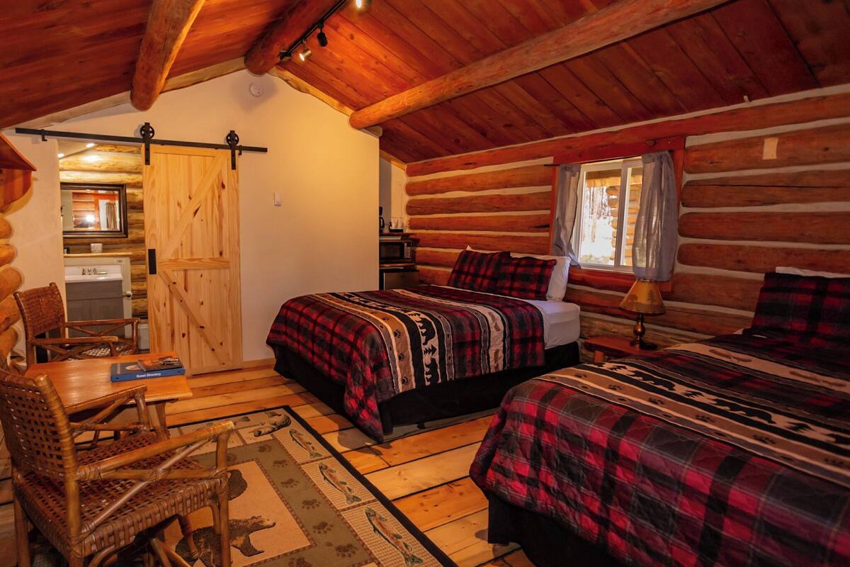 Standard Cabin, 2 Queen Beds, Patio, Mountain View