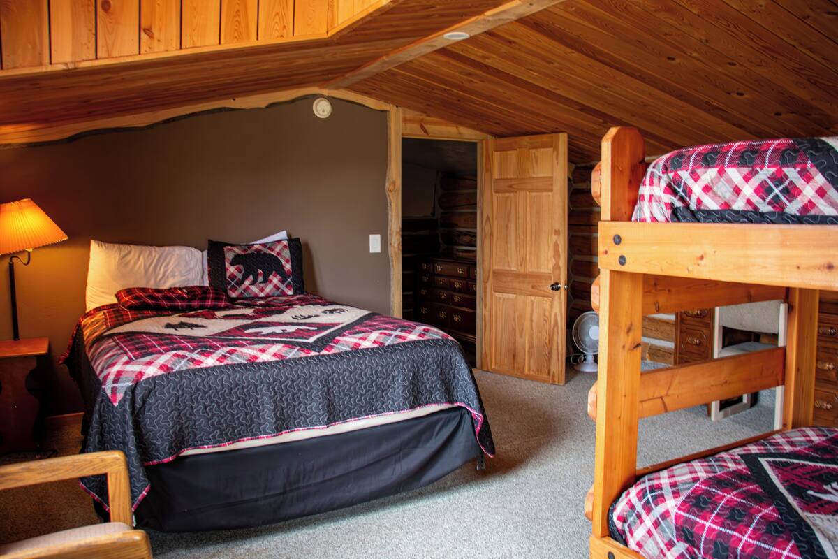Premier Cabin, 3 Bedrooms, Balcony, Mountain View
