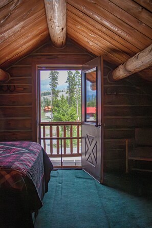 Family Cabin, Balcony, Mountain View | Free WiFi, bed sheets