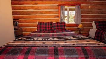 Stuga Standard - 2 queensize-sÀngar - uteplats - utsikt mot bergen | Gratis wi-fi och sÀngklÀder