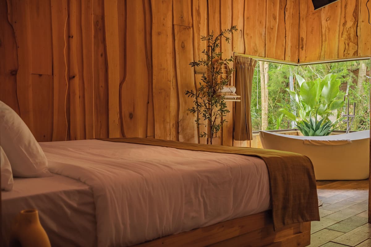 Nhà gỗ dành cho gia đình, 2 phòng ngủ | Bộ đồ giường cao cấp, chăn bông, bàn