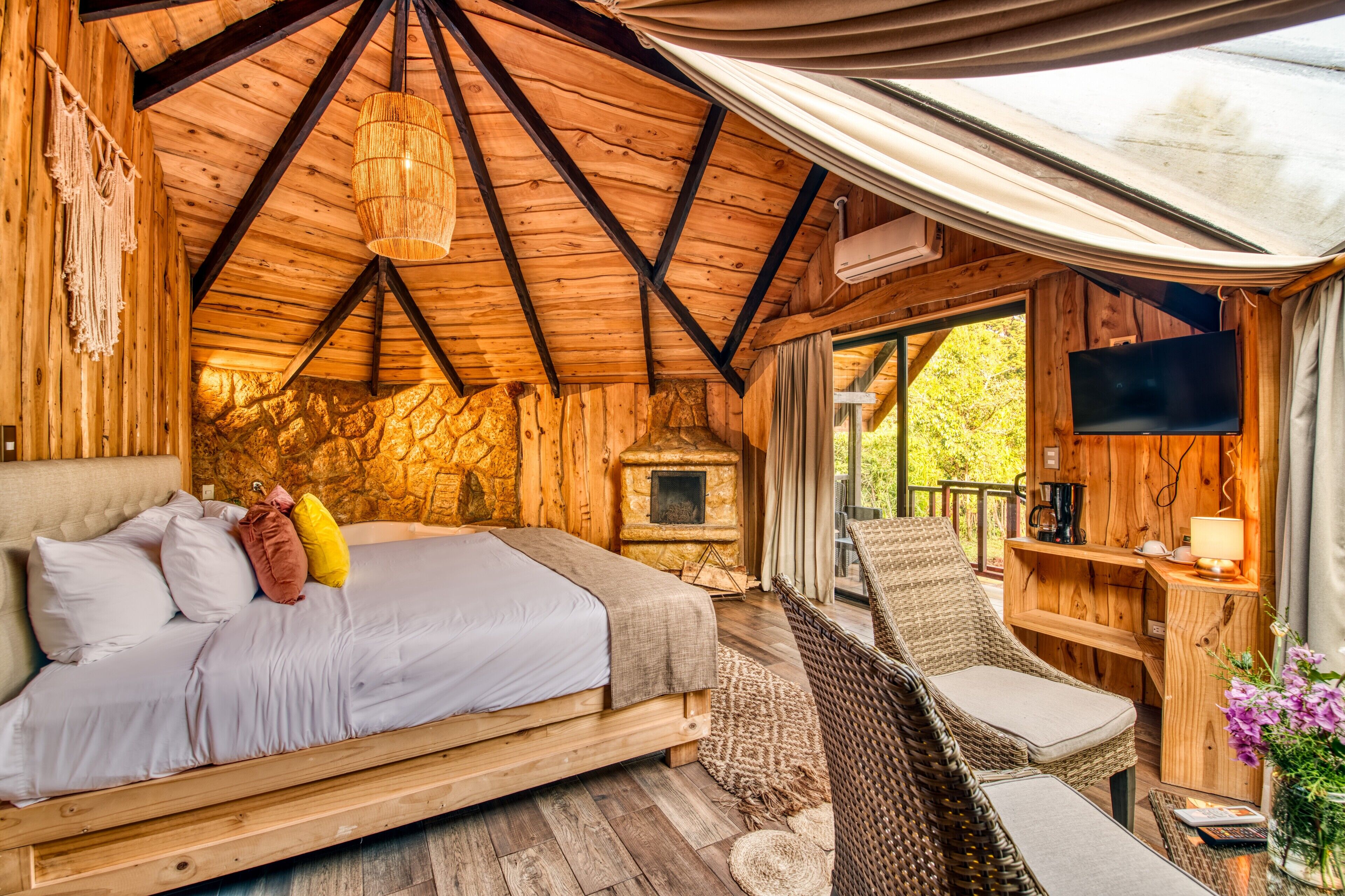 Deluxe huisje | Luxe beddengoed, donzen dekbedden, een bureau, een laptopwerkplek