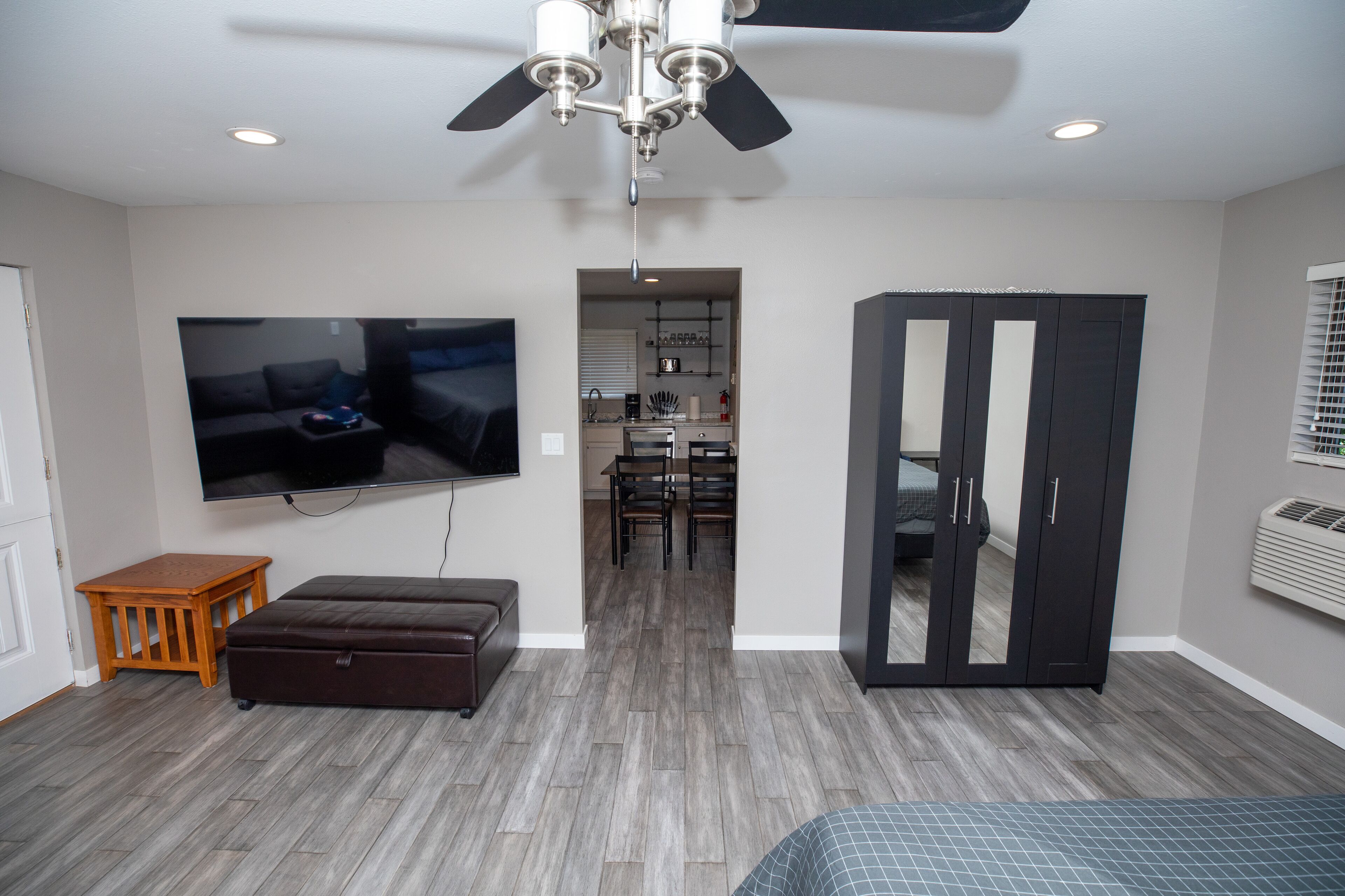 Strykjärn/strykbräda, gratis wi-fi och sängkläder