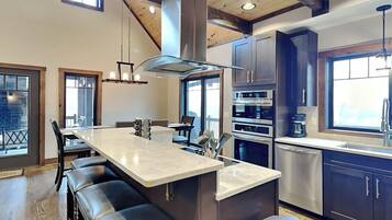 House (5 Bedrooms) | Property amenity