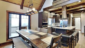House (5 Bedrooms) | Property amenity