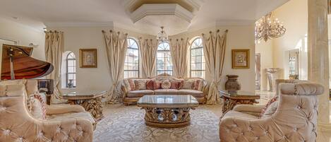 المنشأة من الداخل