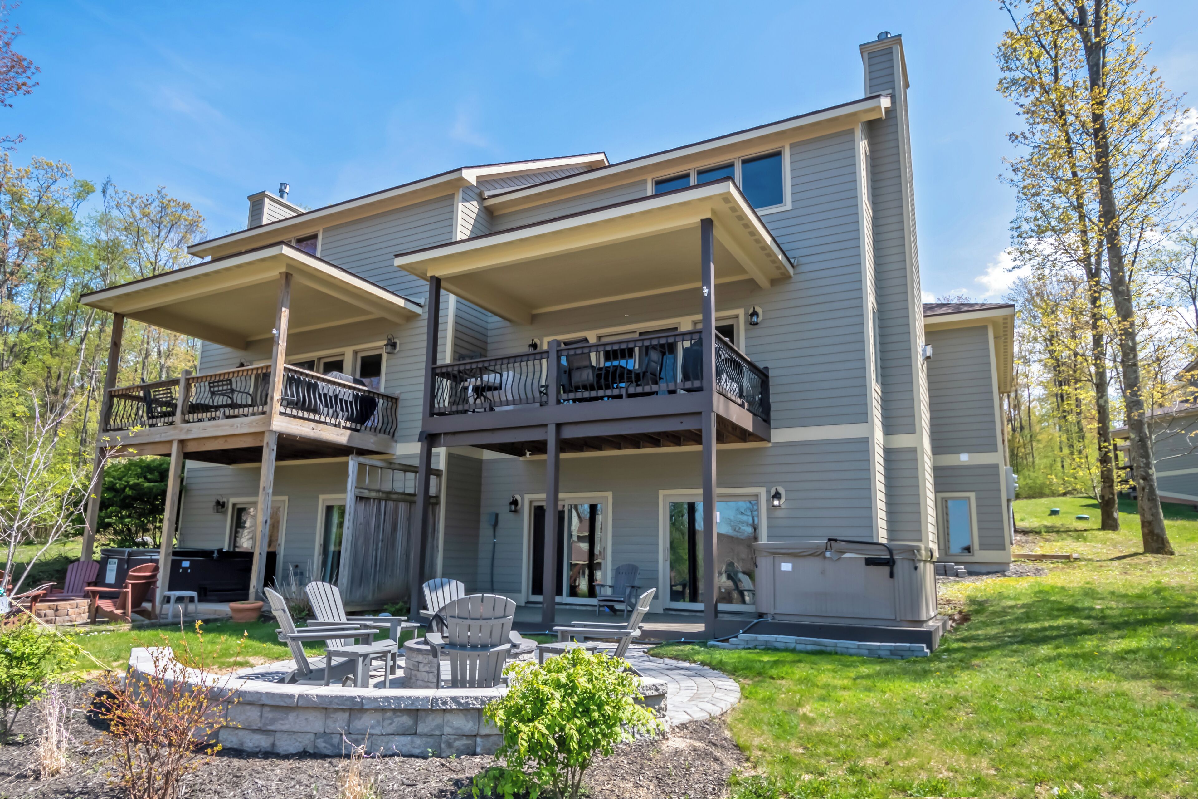 House (5 Bedrooms) | Exterior