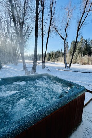 Tina de hidromasaje al aire libre