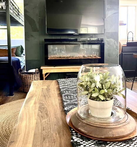 Cozy loft on Hayden Lake, near Silverwood, 15m to Coeur d Alene, Private events