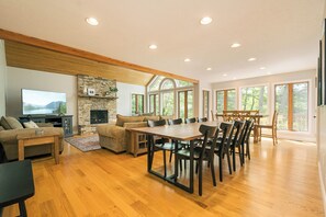 منزل (5 Bedrooms) | وسائل الراحة في المنشأة