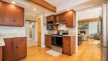 House (5 Bedrooms) | Property amenity