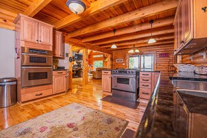 House (5 Bedrooms) | Property amenity